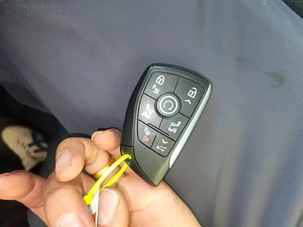 Century 2025 2.0T Four-Seat Private Edition — миниатюра 9