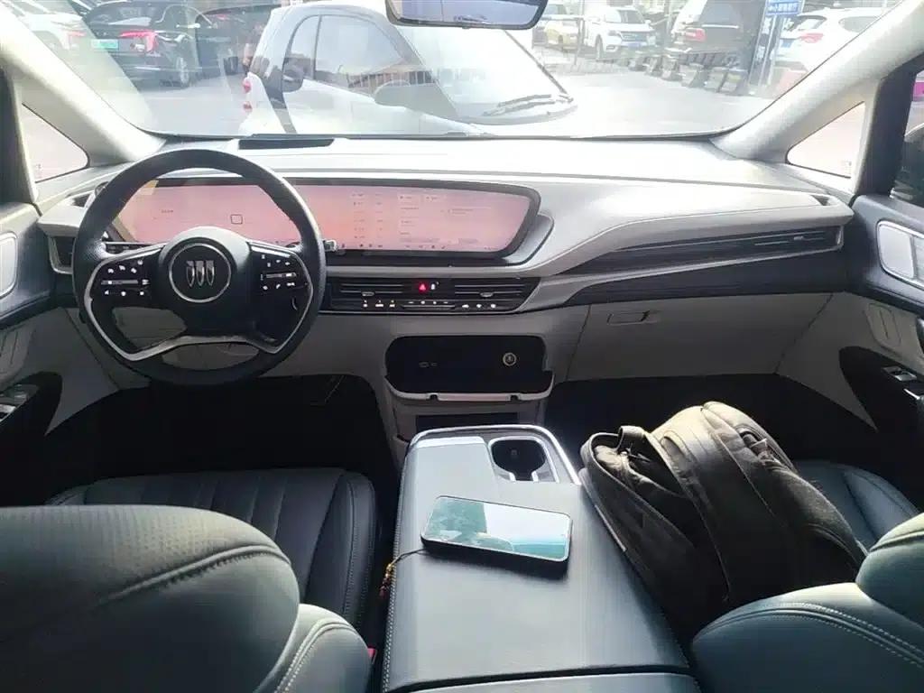 Century 2025 2.0T Four-Seat Private Edition — миниатюра 10
