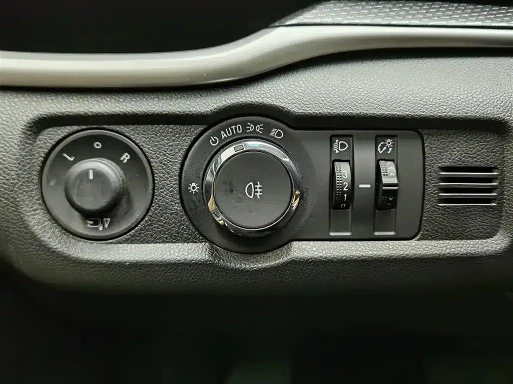 Buick Verano 2019 18T Automatic Connected Flagship Model (China VI Emission Standard) — миниатюра 21