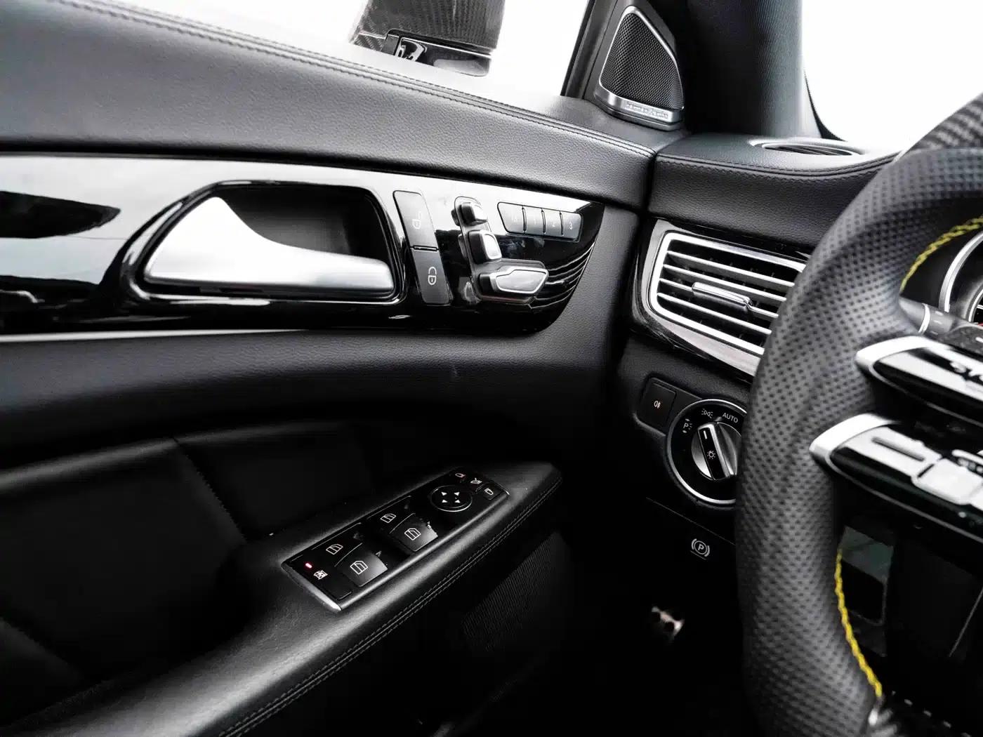2015 Mercedes-Benz CLS AMG 63 4MATIC — миниатюра 23
