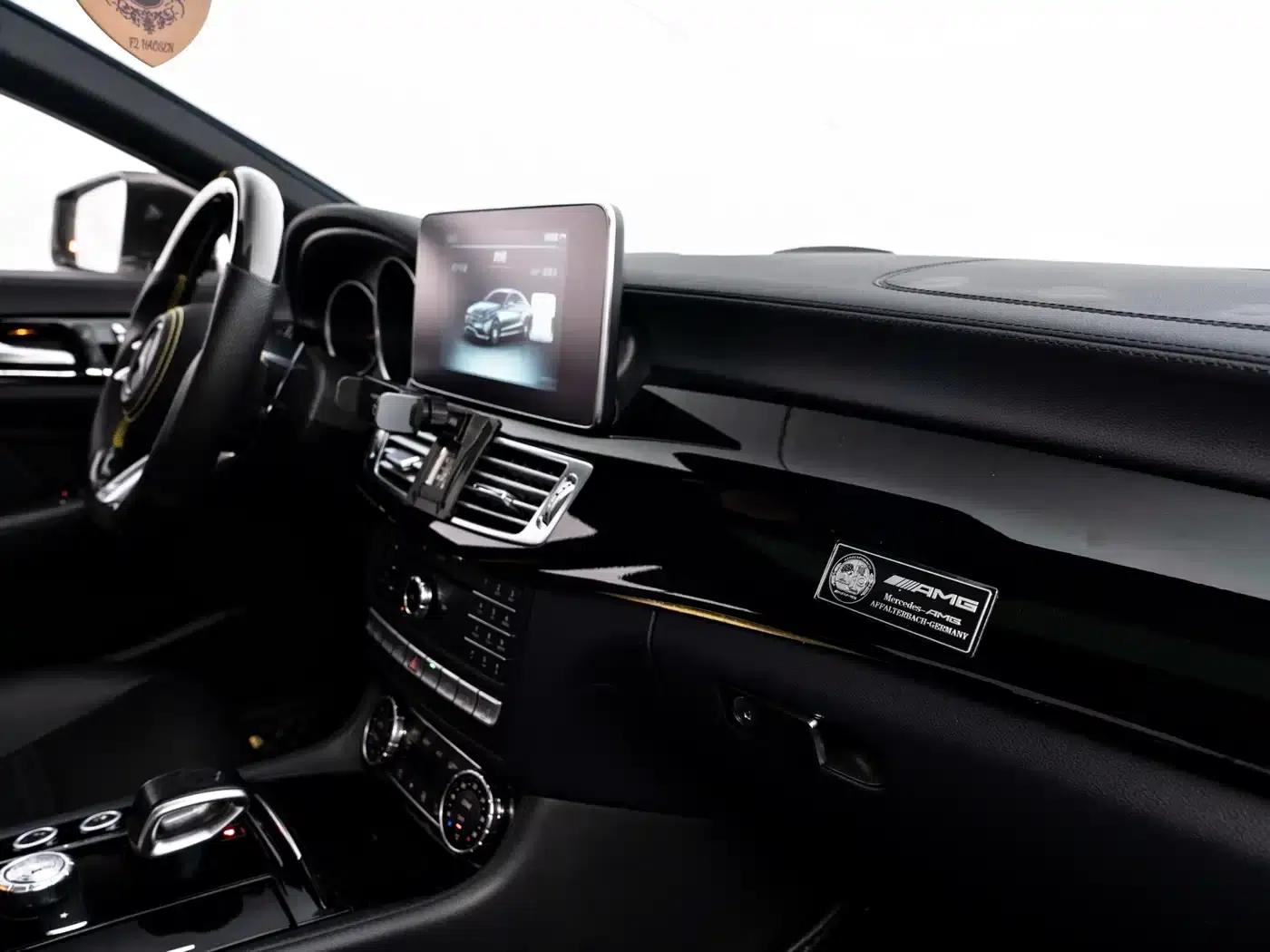 2015 Mercedes-Benz CLS AMG 63 4MATIC — миниатюра 26