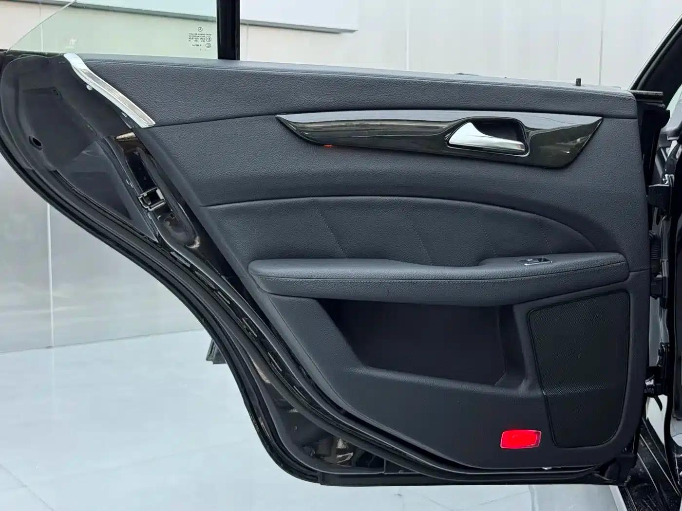 2012 Mercedes-Benz CLS AMG, AMG CLS 63 — миниатюра 10