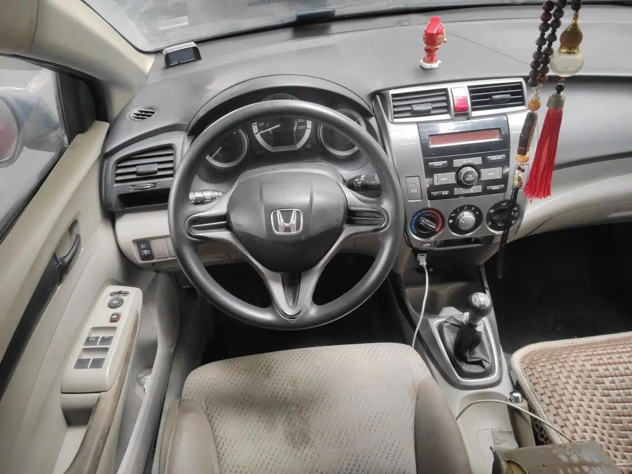 Honda City Classic 2012 1.5L manual Comfort version — миниатюра 11