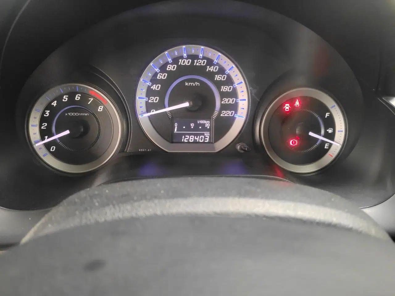 Honda City Classic 2012 1.5L manual Comfort version — миниатюра 13
