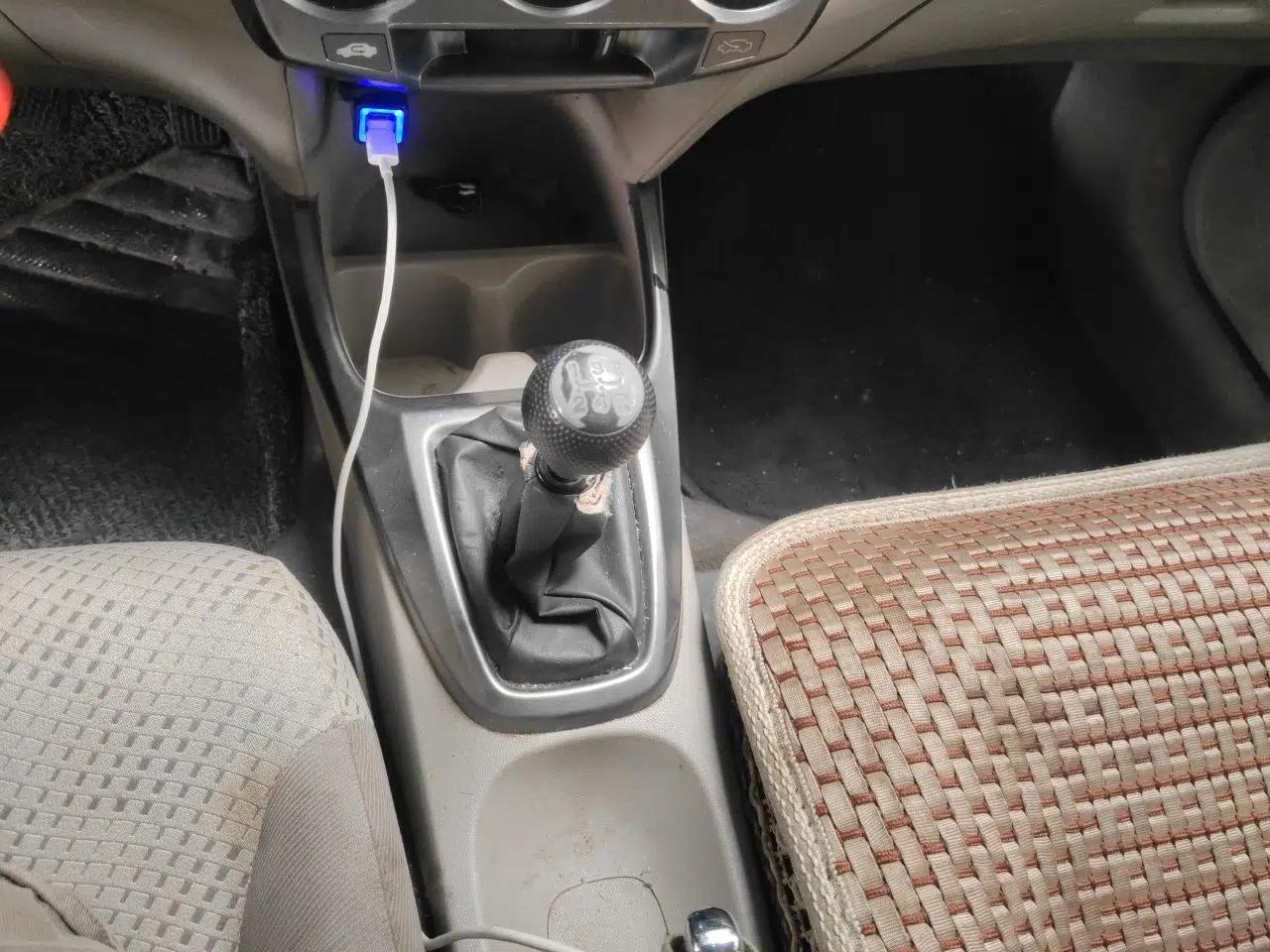 Honda City Classic 2012 1.5L manual Comfort version — миниатюра 15
