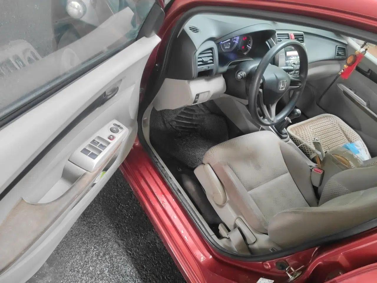 Honda City Classic 2012 1.5L manual Comfort version — миниатюра 17