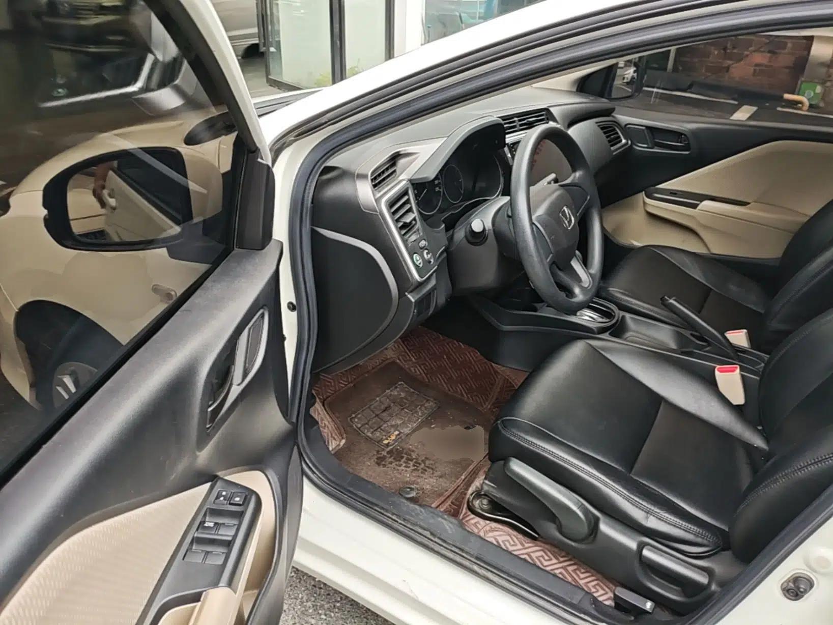 Honda City 2019 1.5L CVT Comfort Version — миниатюра 19