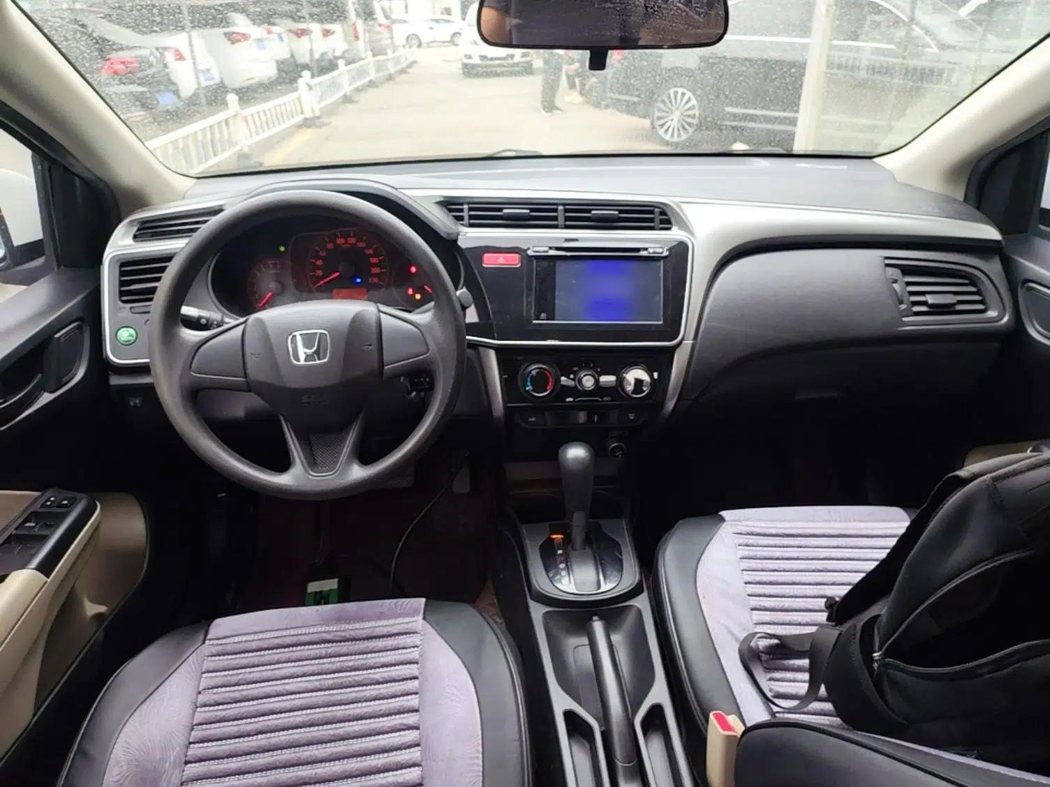 Honda City 2015 1.5L CVT Comfort Version — миниатюра 13