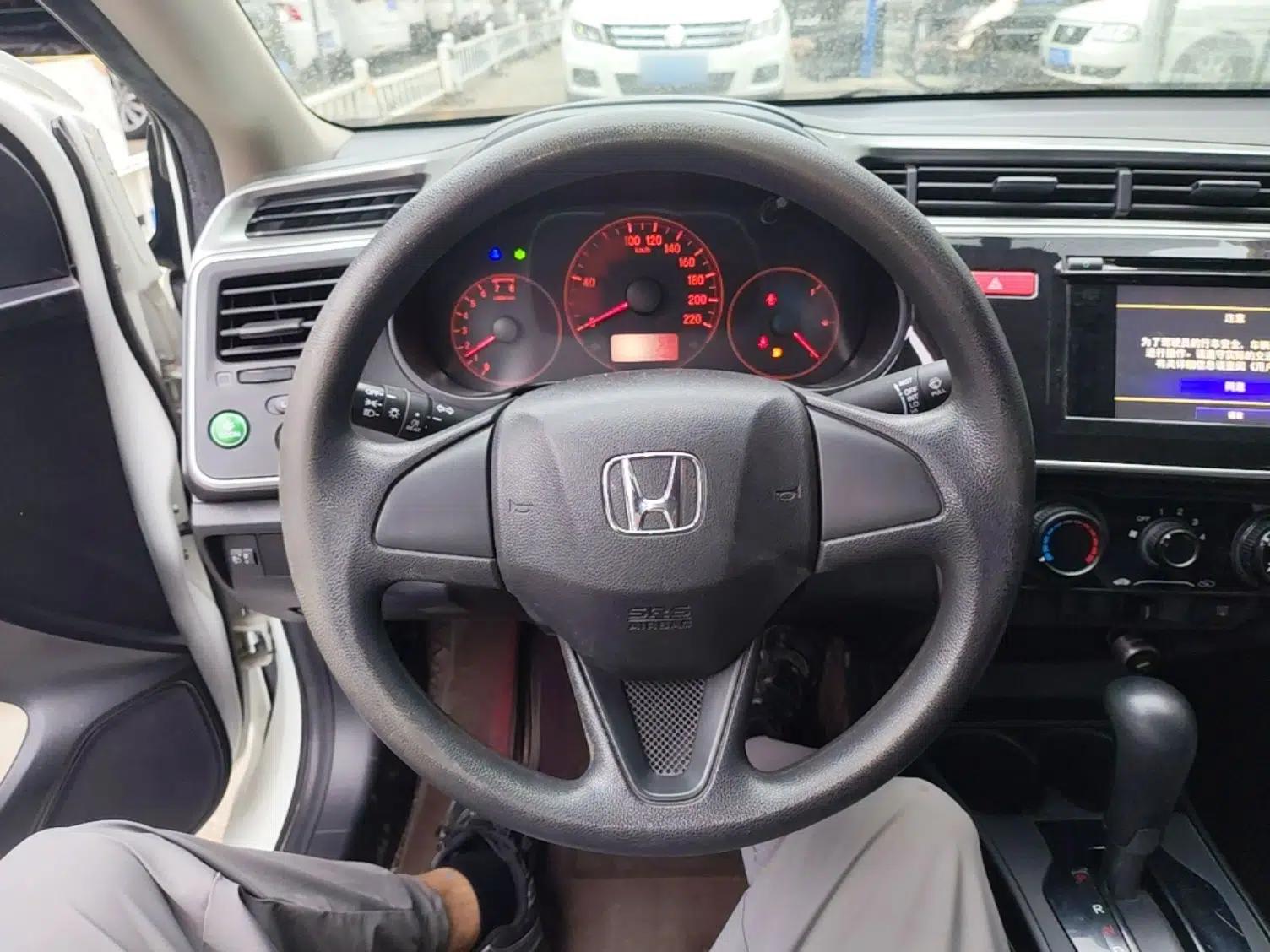 Honda City 2015 1.5L CVT Comfort Version — миниатюра 14