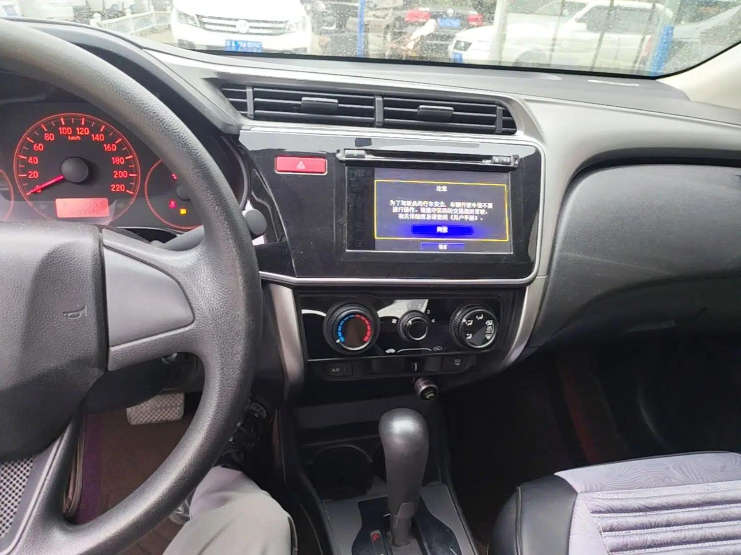 Honda City 2015 1.5L CVT Comfort Version — миниатюра 16