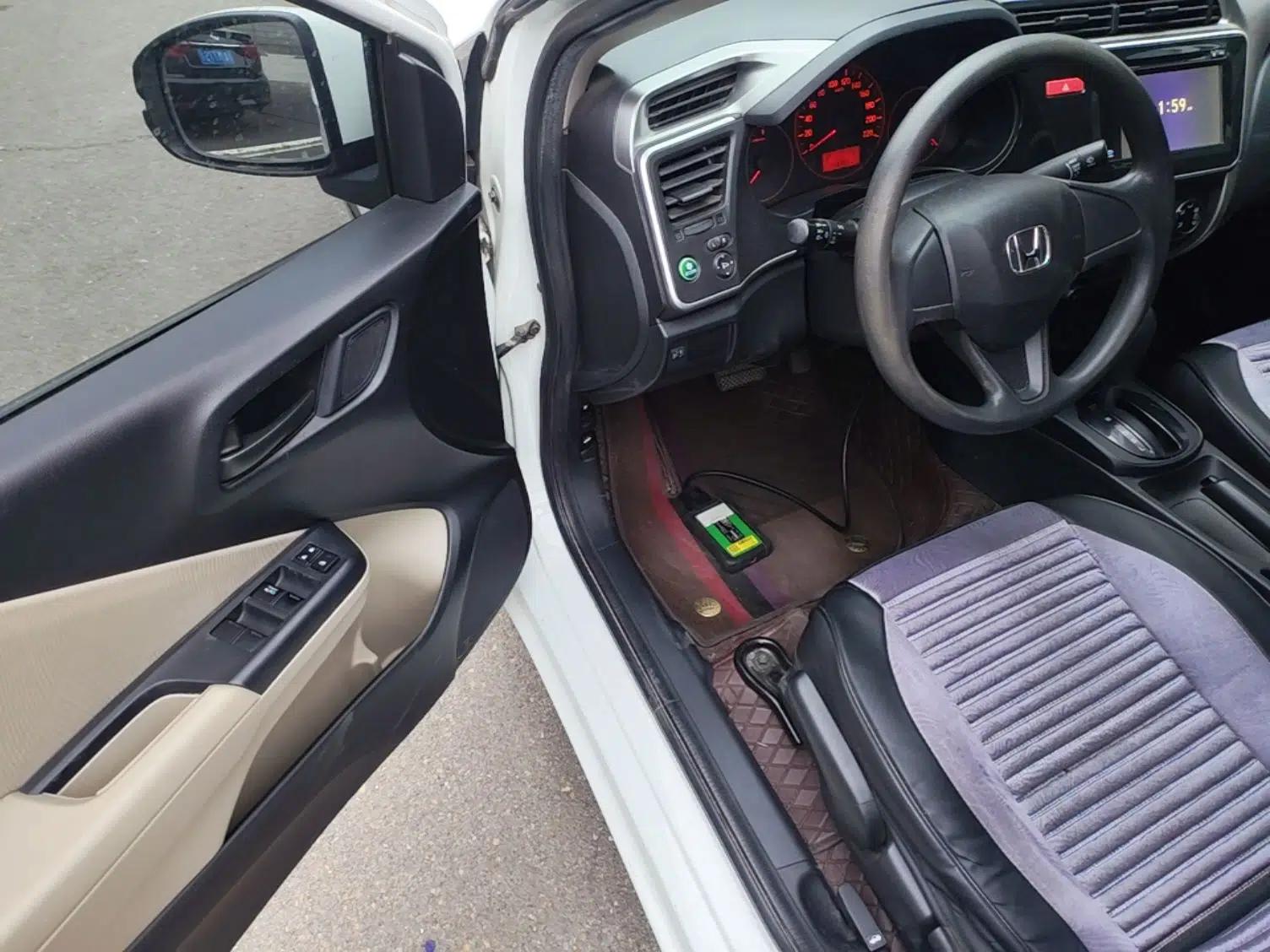 Honda City 2015 1.5L CVT Comfort Version — миниатюра 19