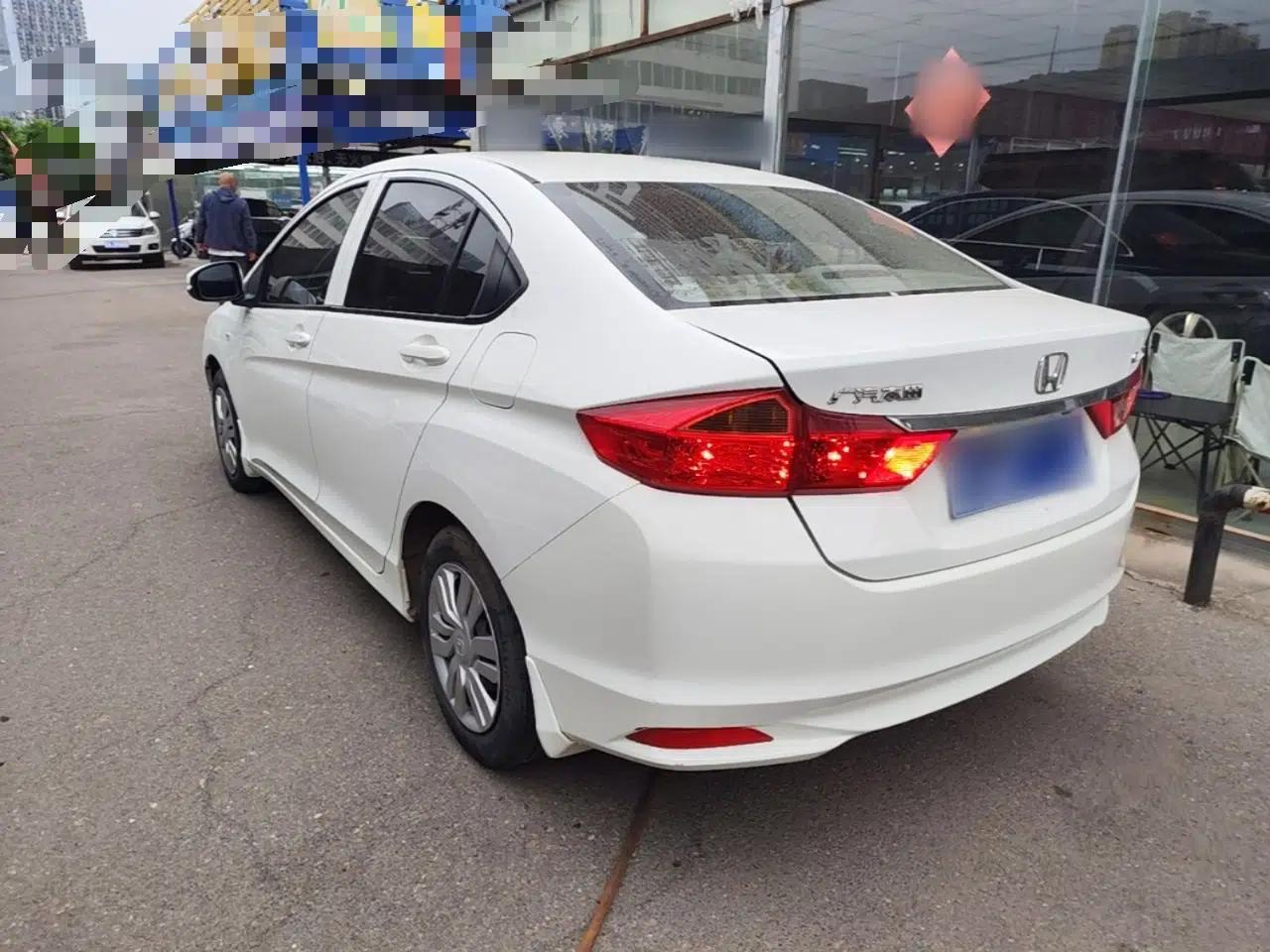 Honda City 2015 1.5L CVT Comfort Version — миниатюра 4