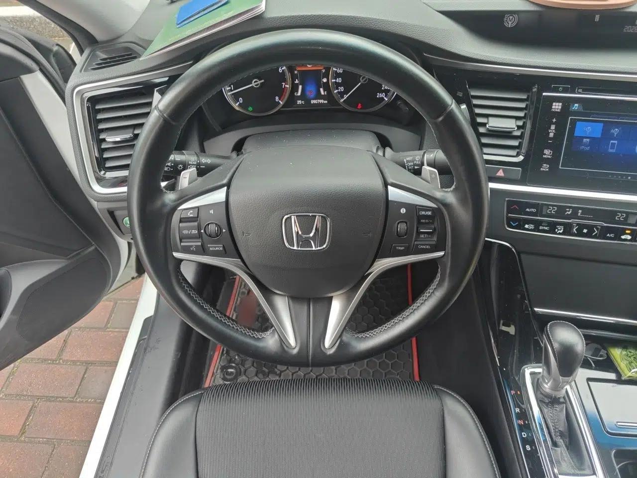 Honda Spirior 2015 2.0L Prestige Edition — миниатюра 11