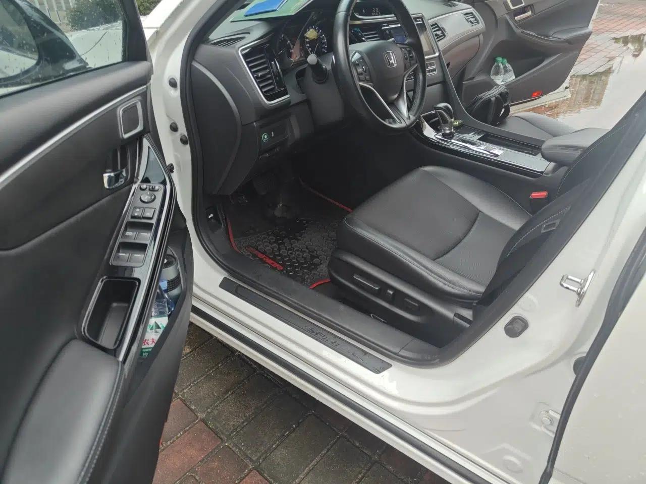 Honda Spirior 2015 2.0L Prestige Edition — миниатюра 17