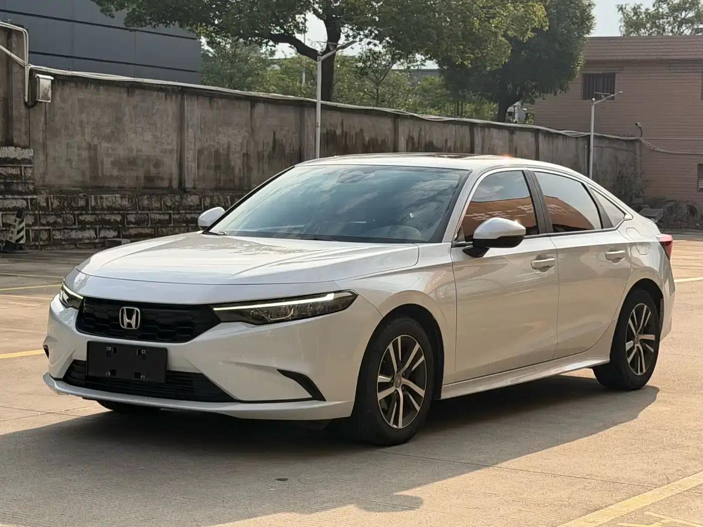 Stylish 2023 240TURBO CVT Leading Edition — миниатюра 1