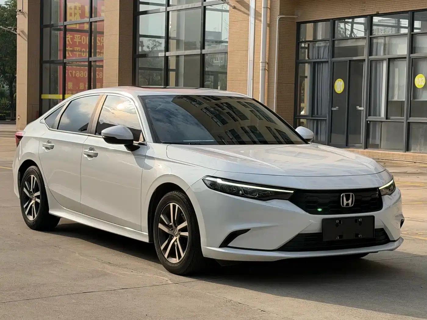 Stylish 2023 240TURBO CVT Leading Edition — миниатюра 3