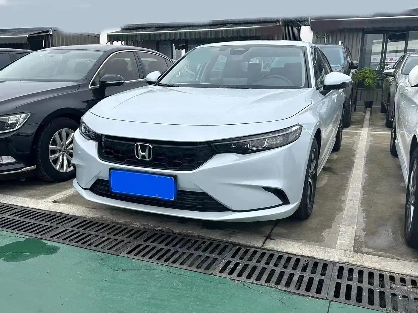 Stylish 2023 2.0L e:HEV Premium Edition — миниатюра 1