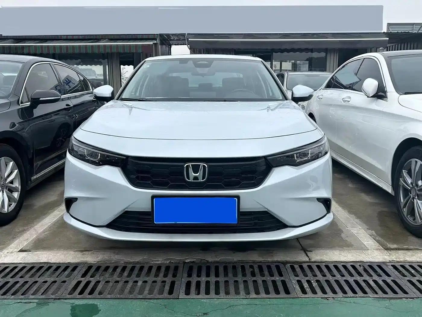 Stylish 2023 2.0L e:HEV Premium Edition — миниатюра 2