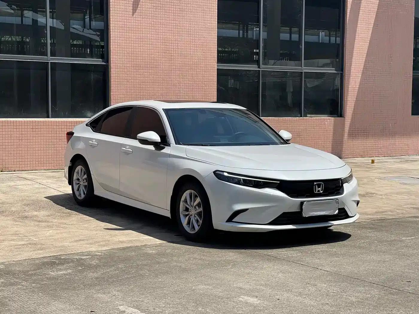 Stylish 2023 240TURBO Manual Exclusive Edition — миниатюра 3