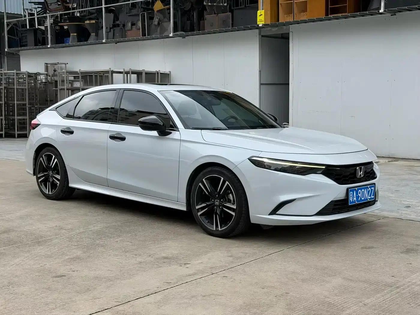 Stylish 2023 HATCHBACK 240TURBO CVT Phantom Night Luxury Edition — миниатюра 3