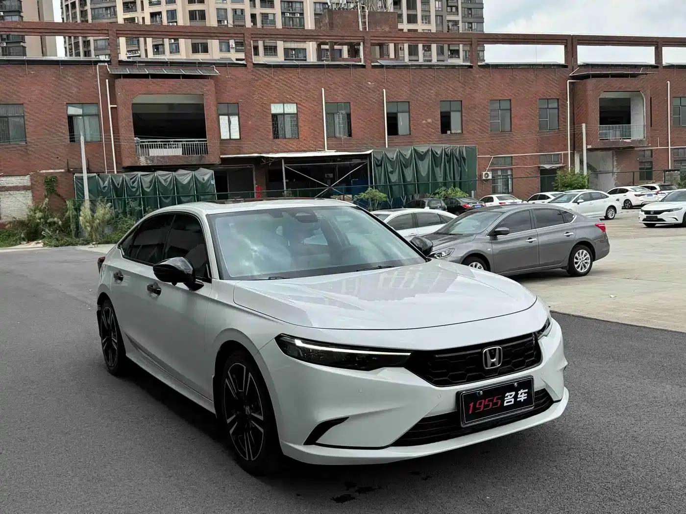 Stylish 2023 HATCHBACK 240TURBO CVT Phantom Night Luxury Edition — миниатюра 3
