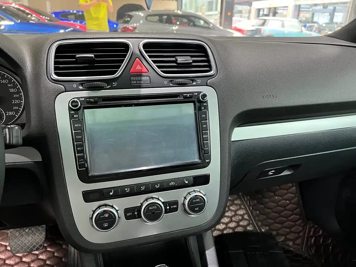 Scirocco 2011 2.0TSI Luxury Edition — миниатюра 6