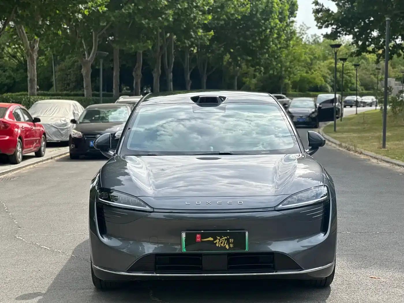 Zhijie R7 2024 Pure Electric 802km Max — миниатюра 2