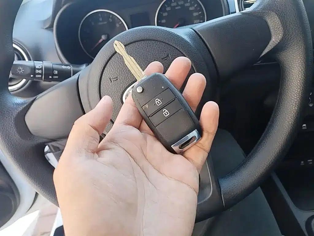 Kia K2 2017 1.4L Manual Smart Fashion Edition — миниатюра 9