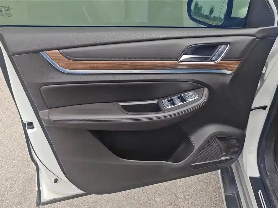 Roewe RX8 2019 30T Intelligent Internet Two-Wheel Drive Super Flagship Edition — миниатюра 7