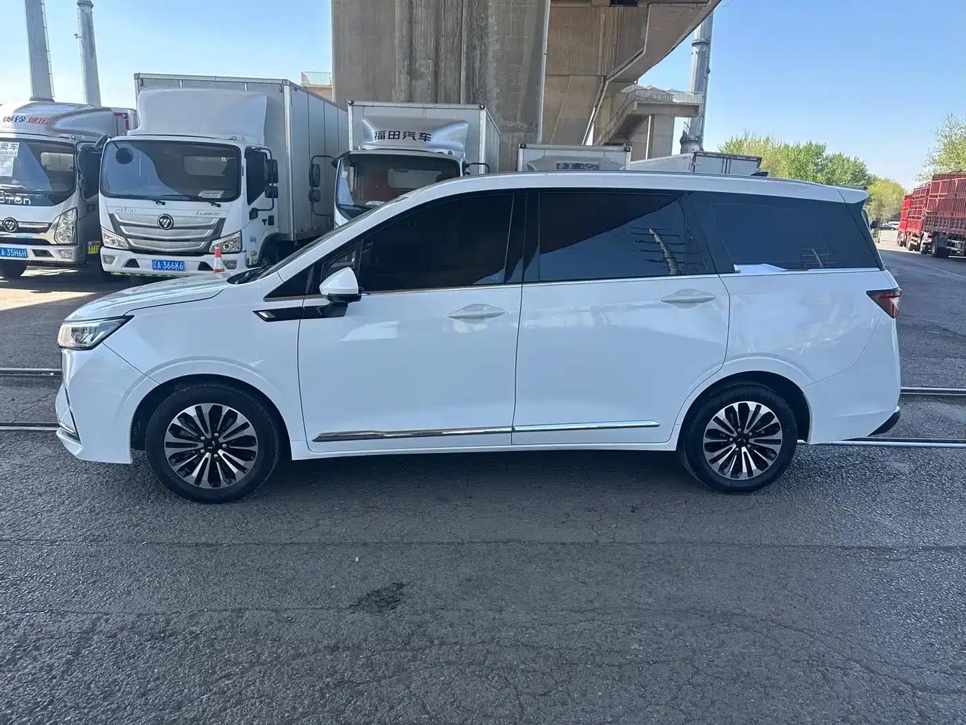 Wuling Jiachen 2022 1.5T CVT Premium Flagship Edition — миниатюра 3
