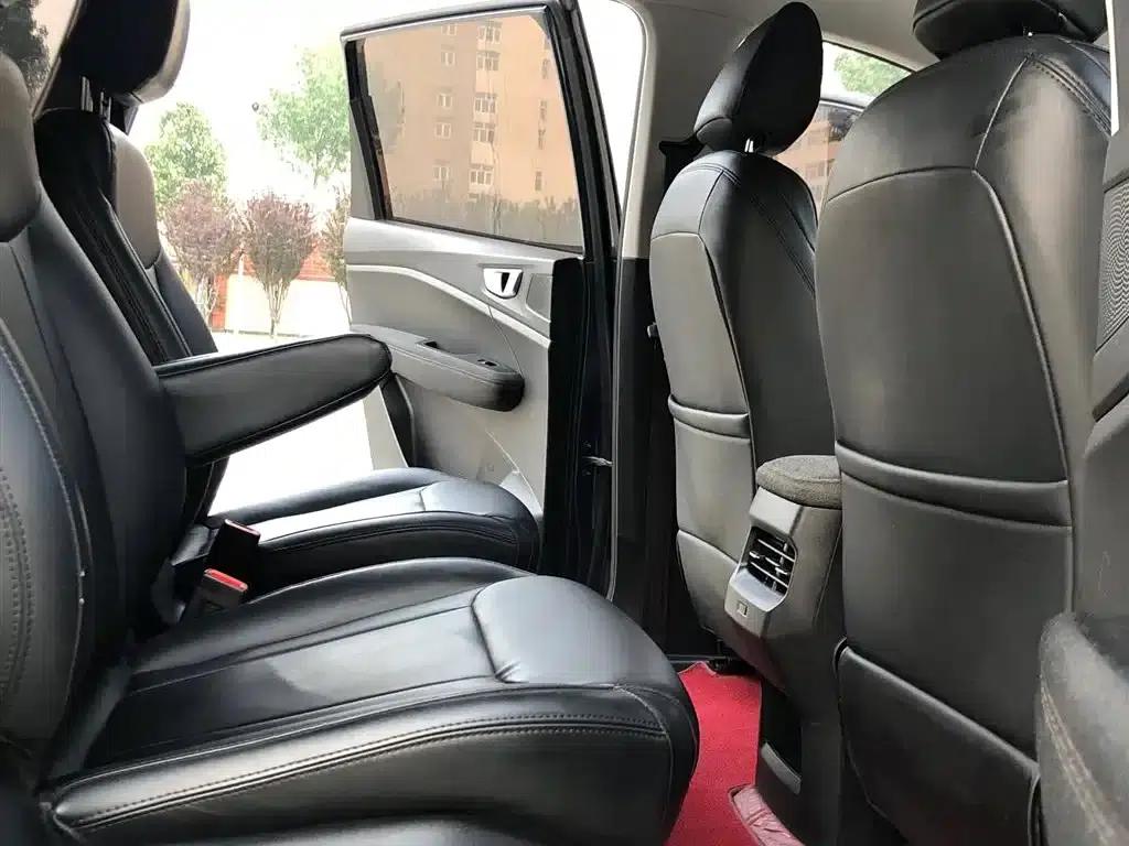 Wuling Jiachen 2022 1.5L Manual Comfort Model — миниатюра 9