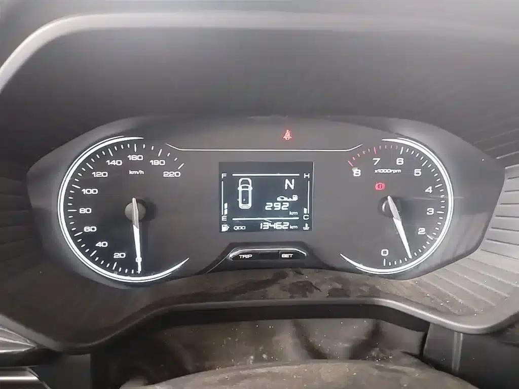 Wuling Jiachen 2022 1.5L Manual Enjoyment Elite Edition — миниатюра 12