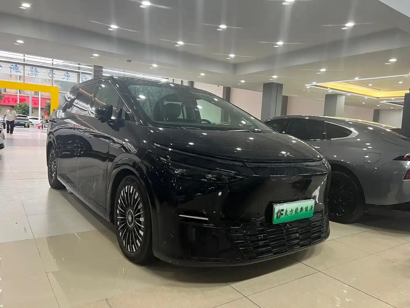 XPeng X9 2025 Pure Electric 650km Long Range Max — миниатюра 3