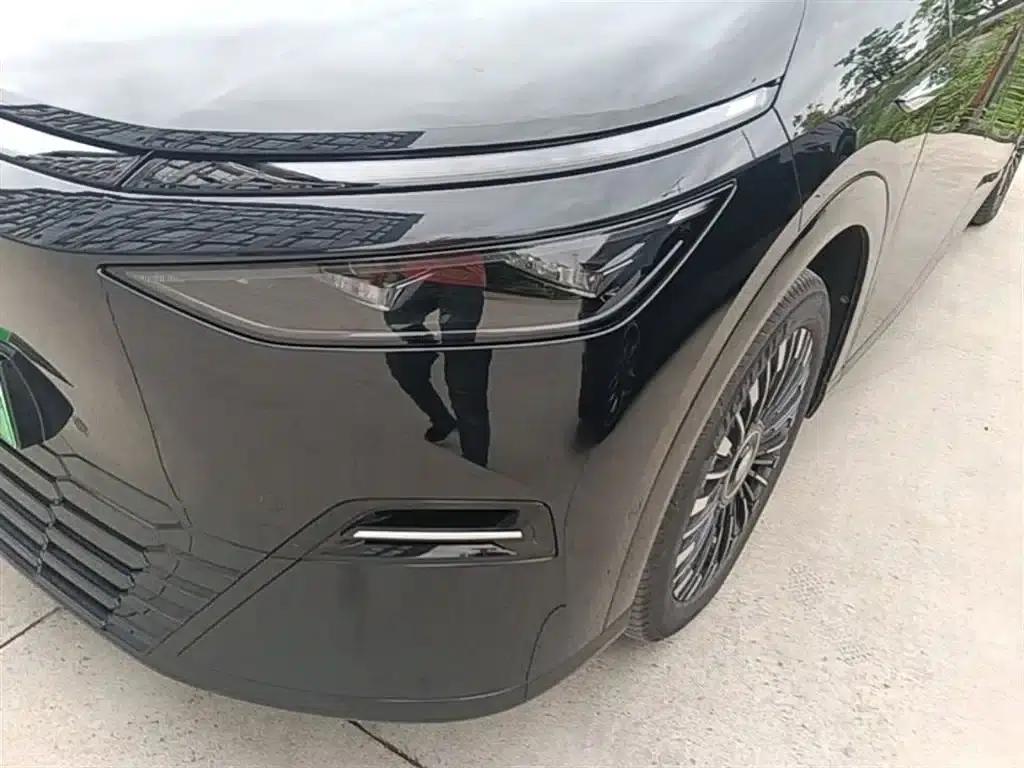 XPeng X9 2025 Pure Electric 650km Long Range Max — миниатюра 24