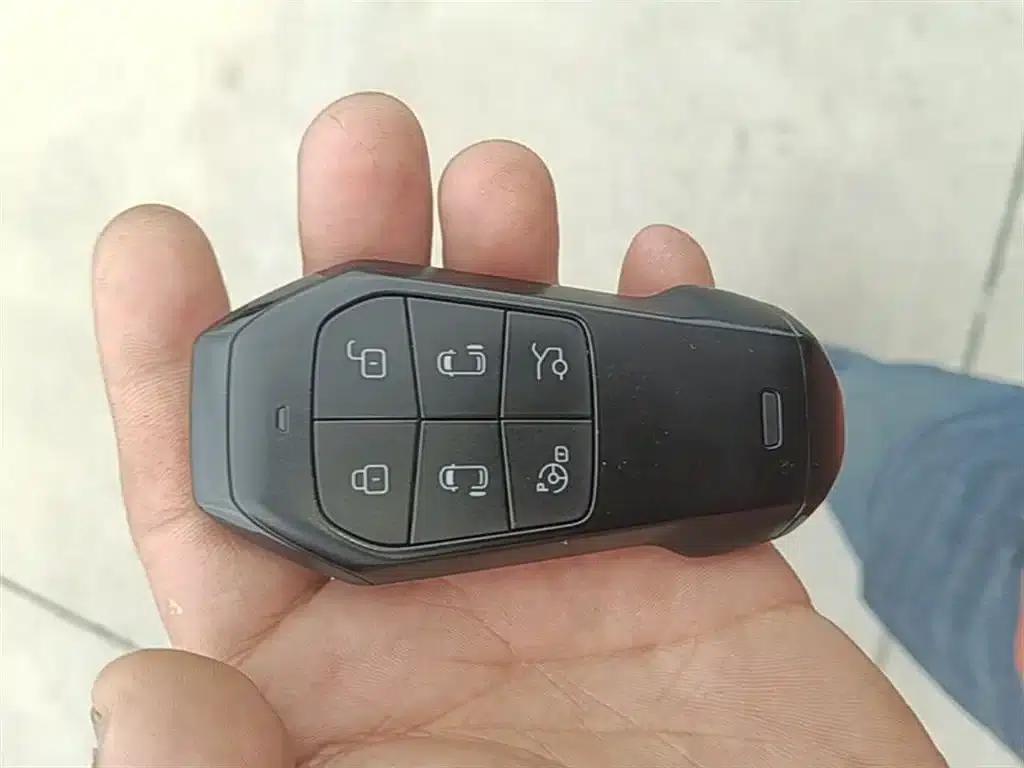 XPeng X9 2025 Pure Electric 650km Long Range Max — миниатюра 9