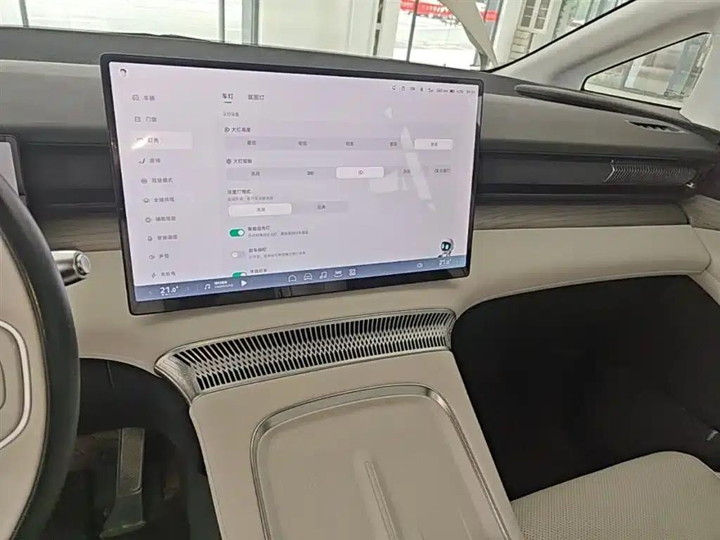 XPeng X9 2024 Model: 702kWh Ultra-Long Range (Max) — миниатюра 13
