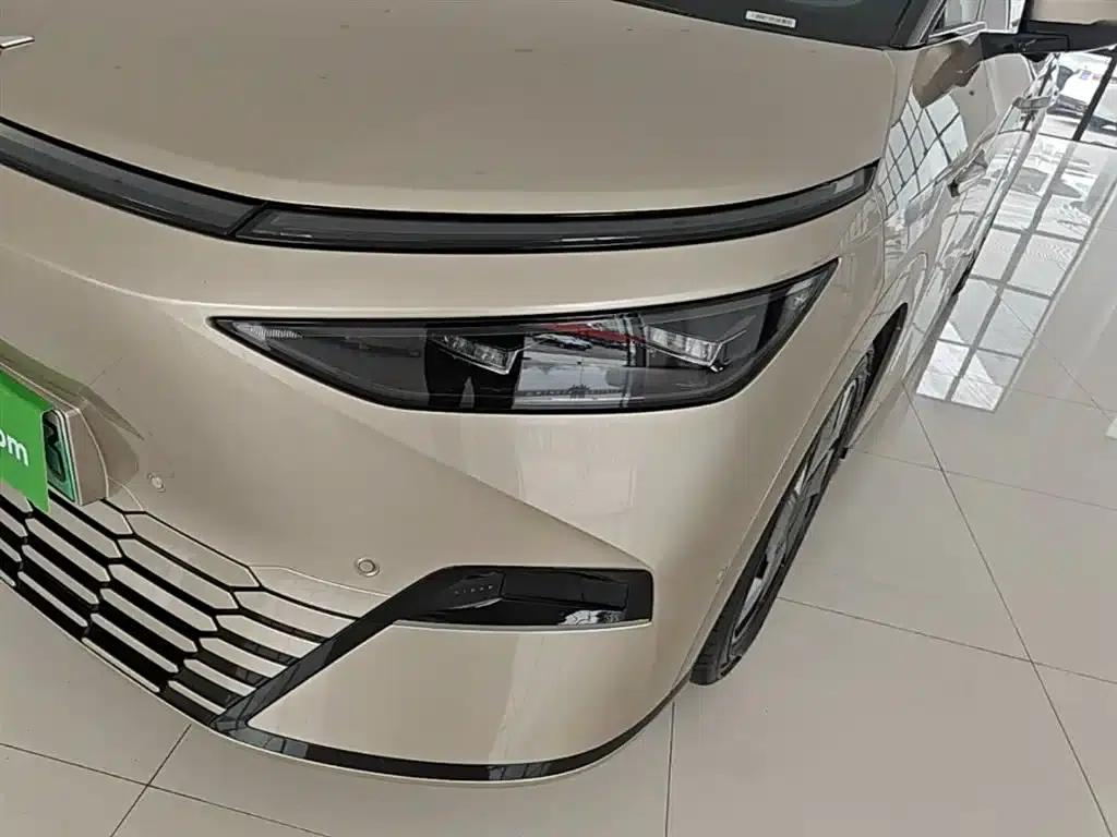 XPeng X9 2024 Model: 702kWh Ultra-Long Range (Max) — миниатюра 24