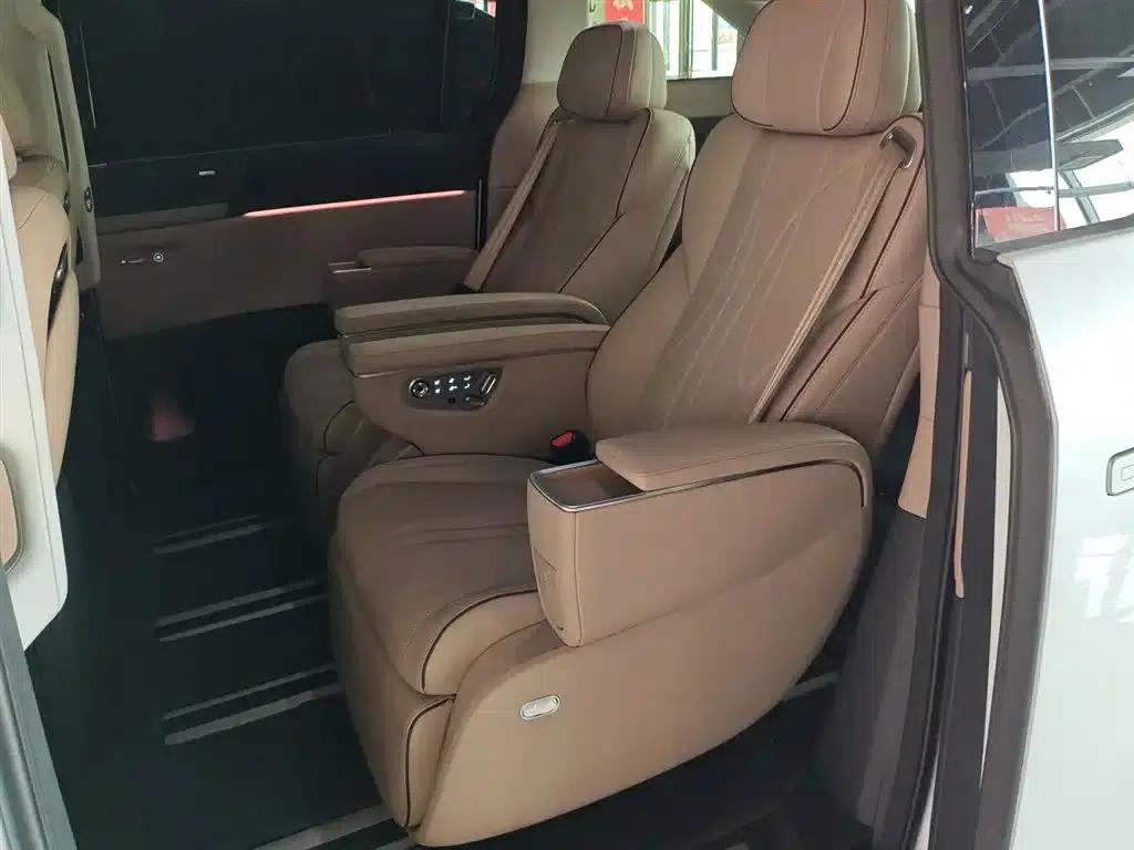 XPeng X9 2025 Pure Electric Model with a Maximum Range of 740km — миниатюра 13