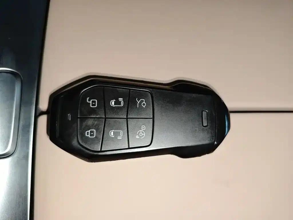 XPeng X9 2025 Pure Electric Model with a Maximum Range of 740km — миниатюра 17