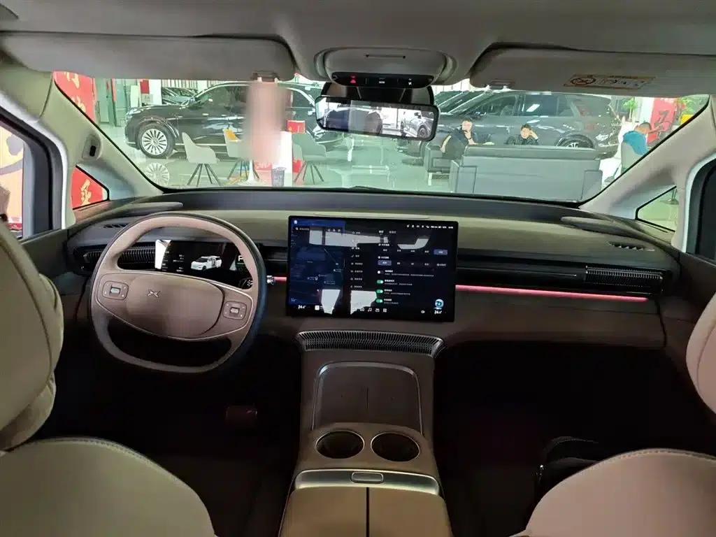 XPeng X9 2025 Pure Electric Model with a Maximum Range of 740km — миниатюра 6