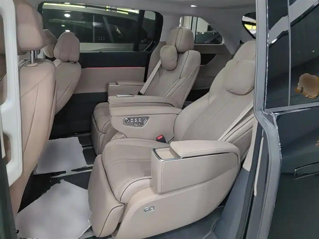 XPeng X9 2025 Pure Electric Model with a Maximum Range of 740km — миниатюра 17