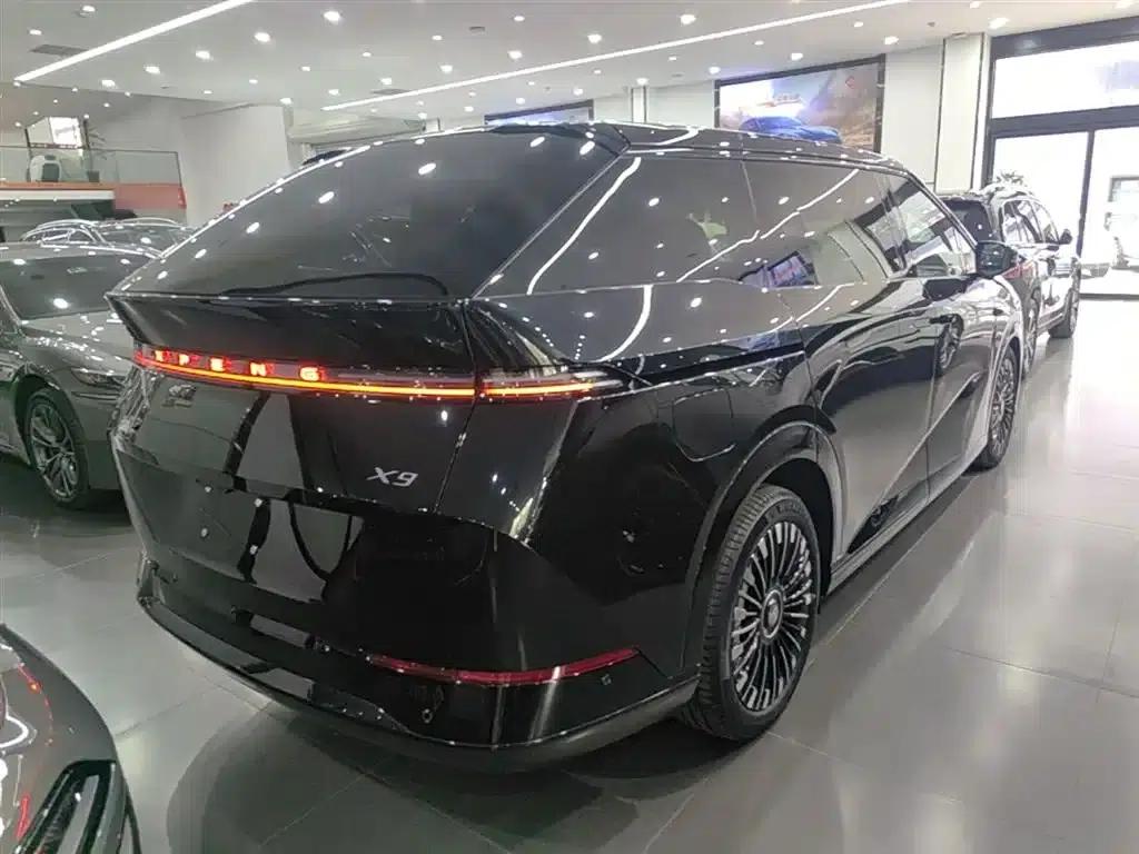 XPeng X9 2025 Pure Electric Model with a Maximum Range of 740km — миниатюра 7