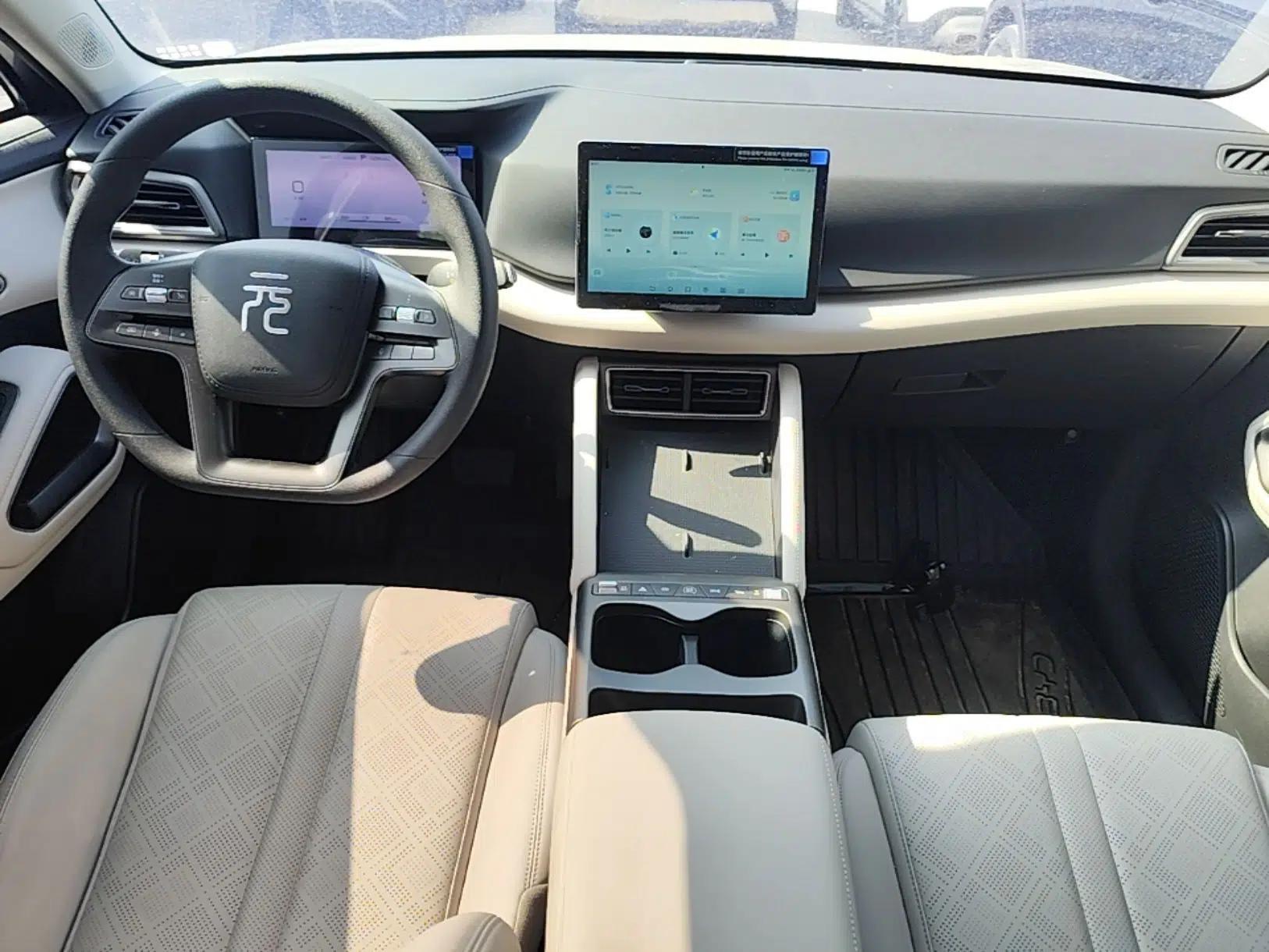 BYD Yuan UP 2025 Model 301KM Leading Version — миниатюра 12