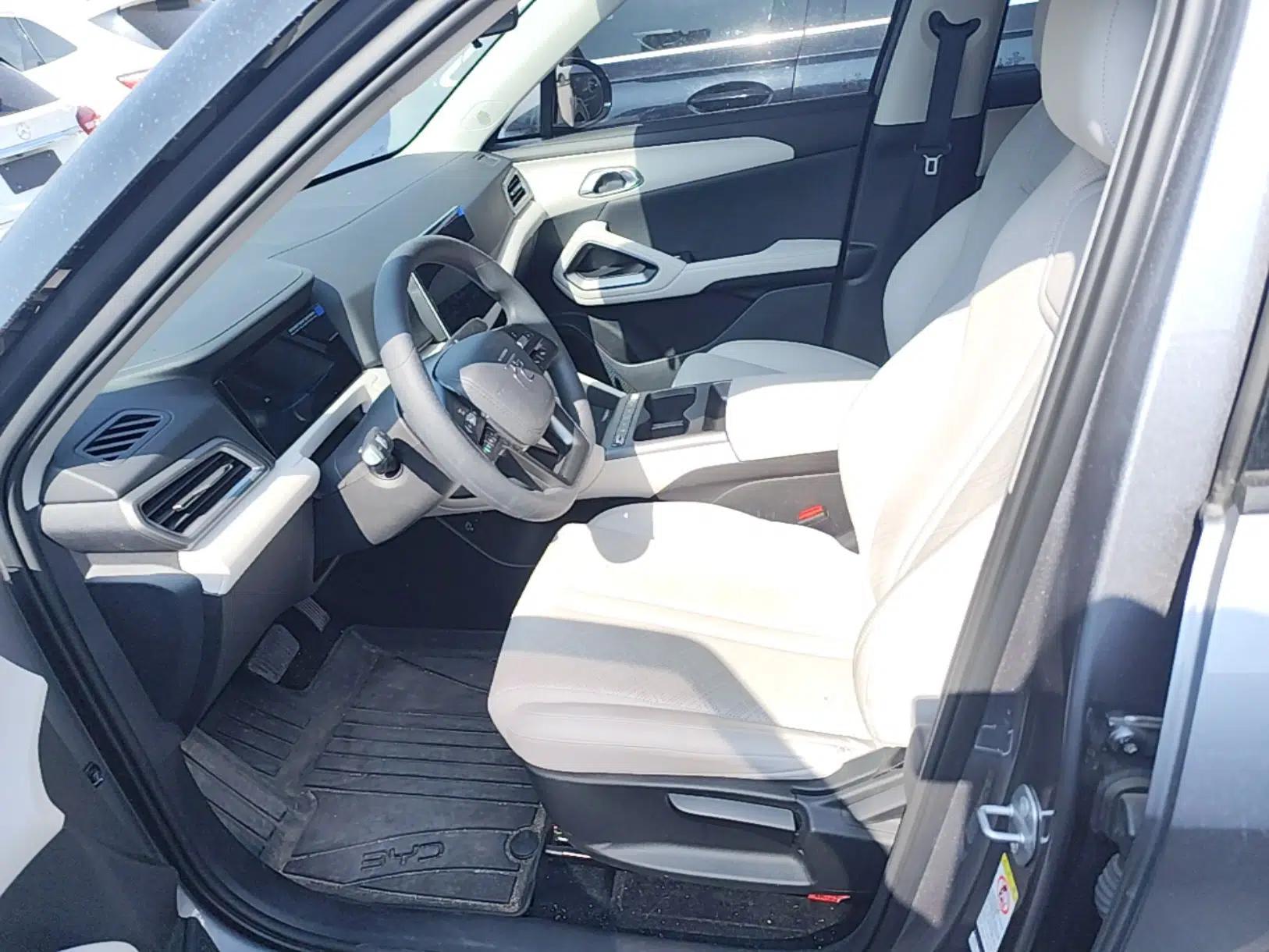 BYD Yuan UP 2025 Model 301KM Leading Version — миниатюра 17