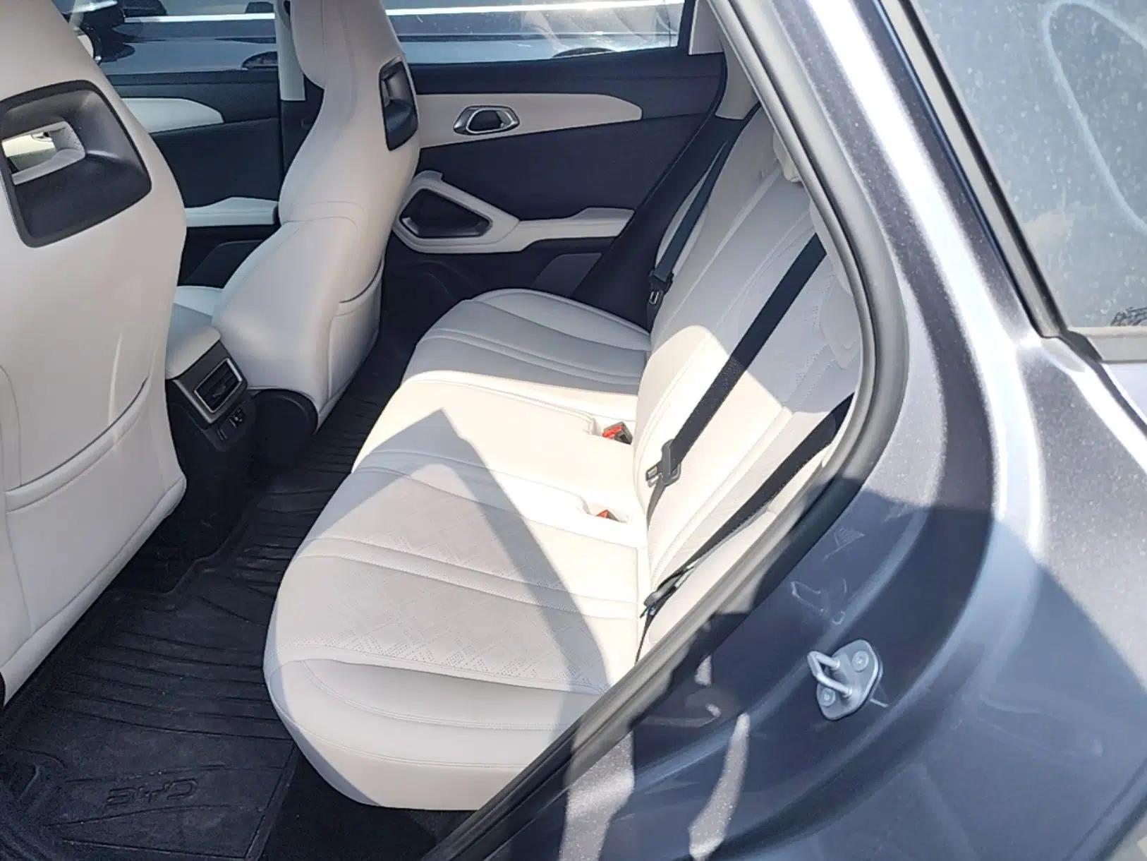 BYD Yuan UP 2025 Model 301KM Leading Version — миниатюра 19