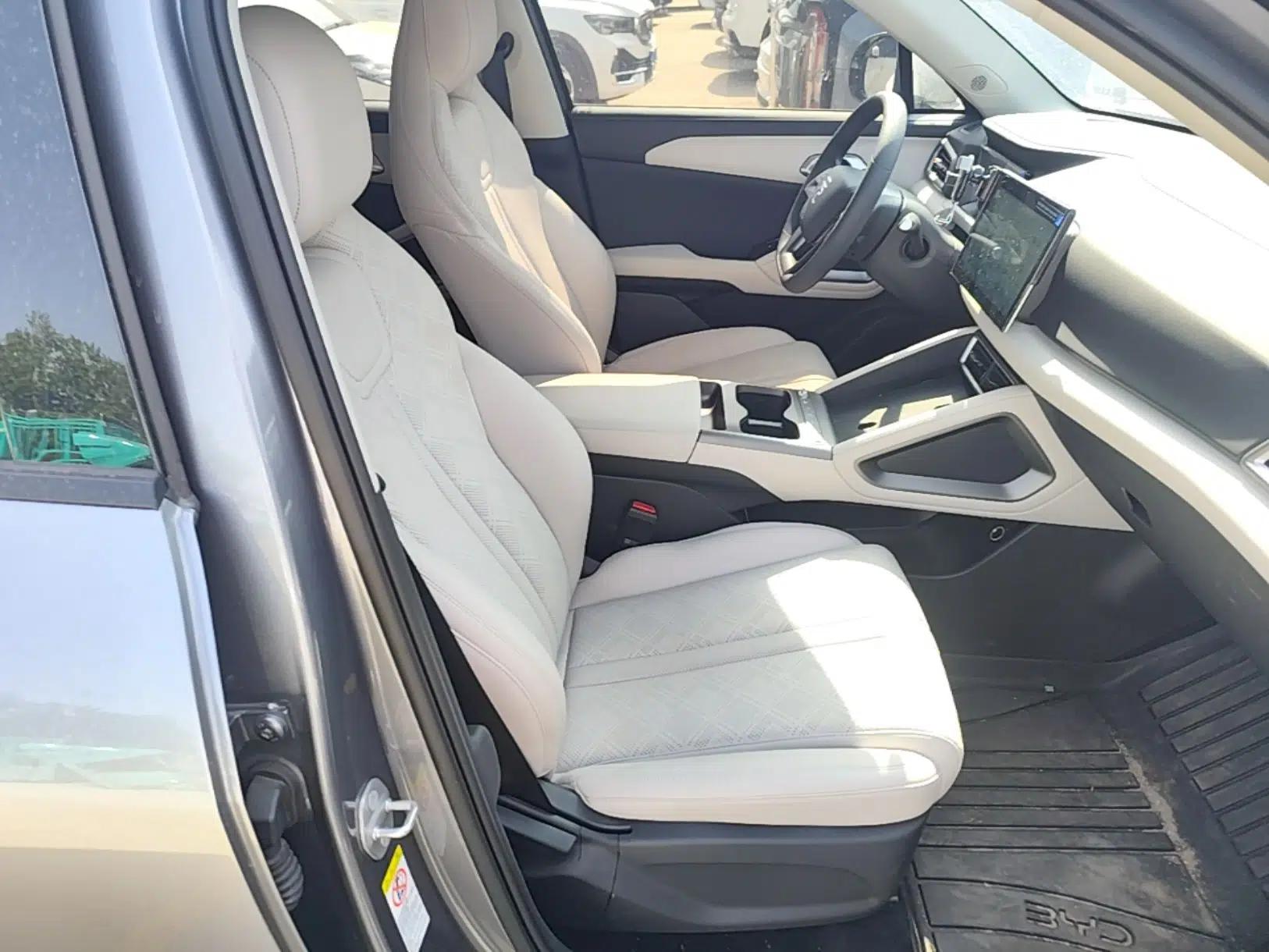 BYD Yuan UP 2025 Model 301KM Leading Version — миниатюра 23