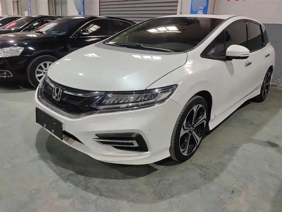 Jade 2017 210TURBO CVT Luxury Edition 5-seater — миниатюра 1