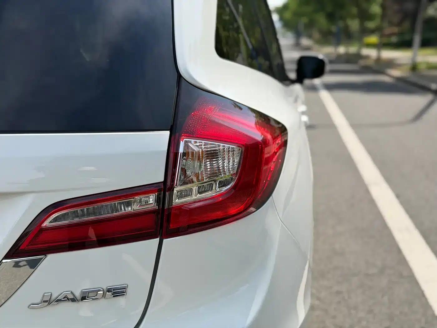 Jade 2013 1.8L Automatic Comfort Edition 5-seater — миниатюра 16