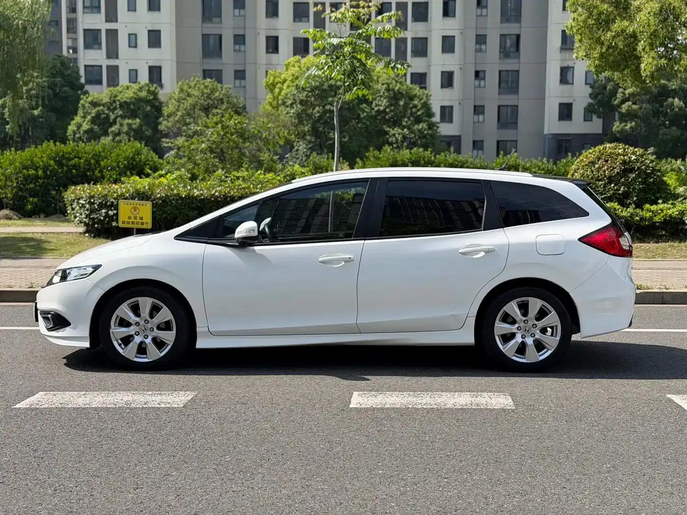 Jade 2013 1.8L Automatic Comfort Edition 5-seater — миниатюра 3