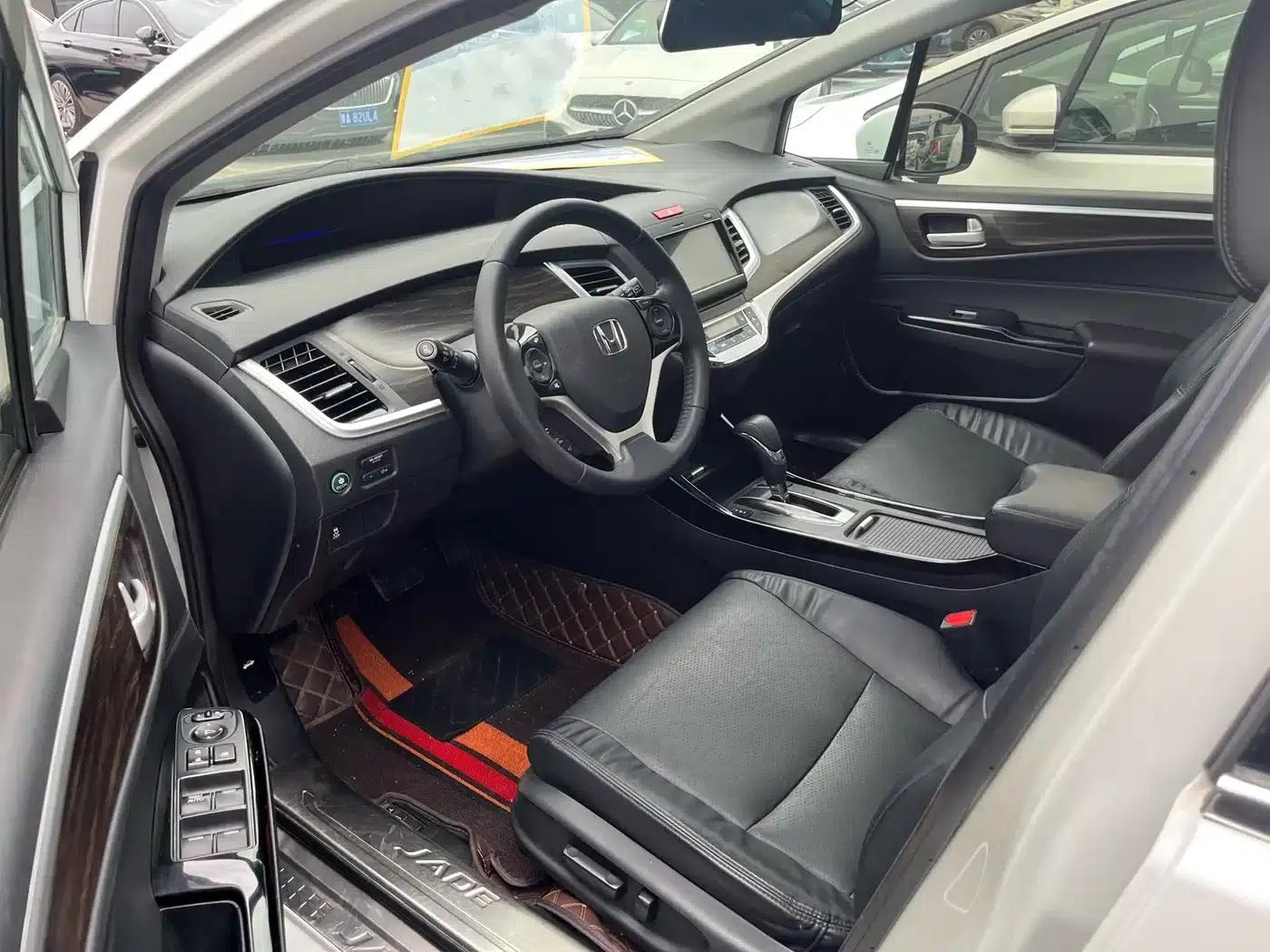 Jade 2016 1.8L Automatic Comfort Edition 5-seater — миниатюра 4